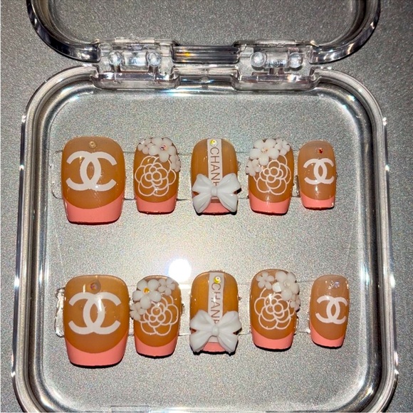 10 PC Hand Crafted Pink & White French Tip Nails NWOT Medium Size